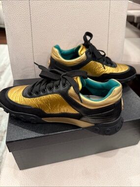 CHANEL Black & Gold Logo Low-Top Sneakers. Limited edition. Authentic